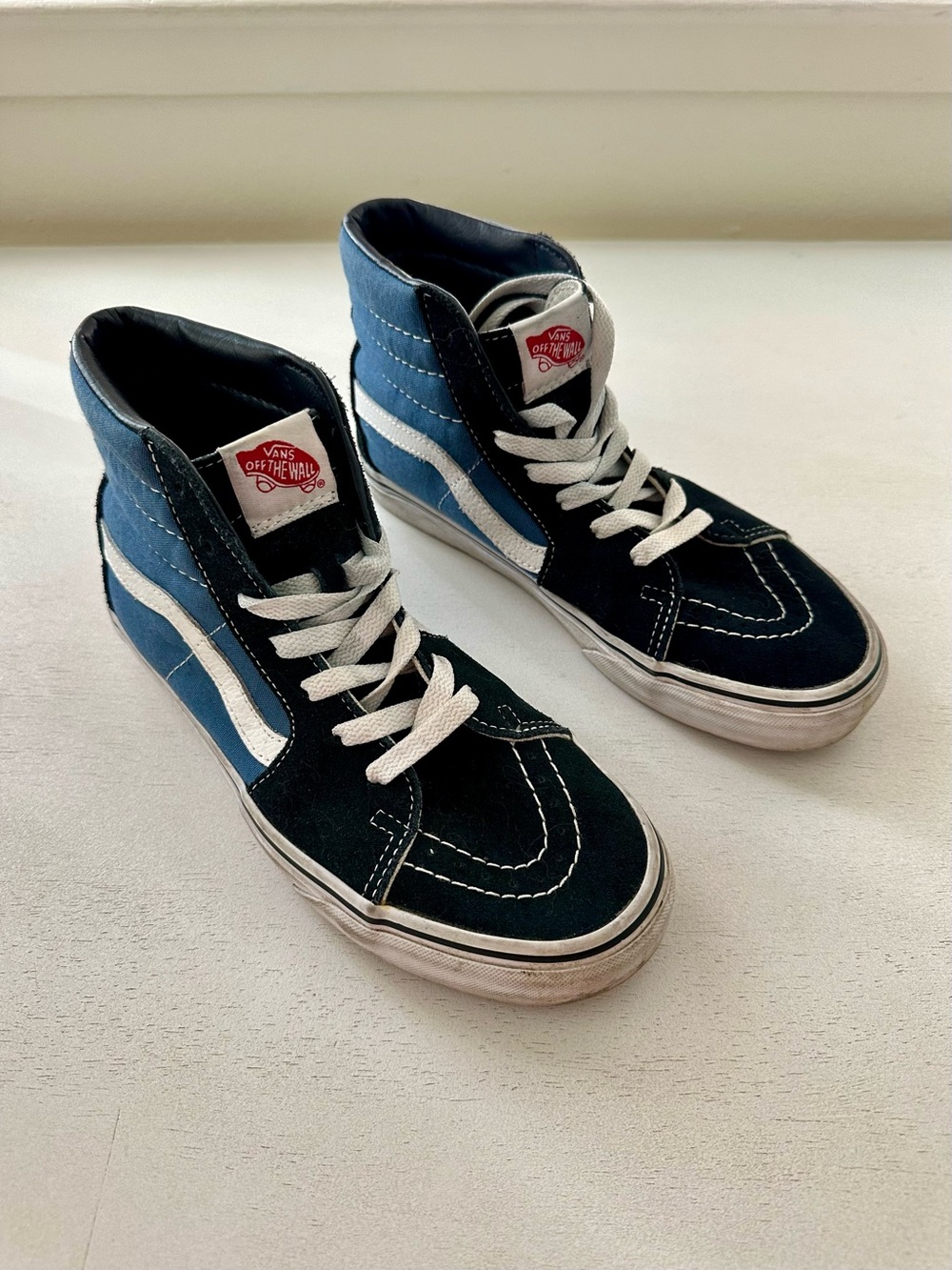 Vans sk8-hi high top suede navy blue white stripe canvas sneakers women’s 7